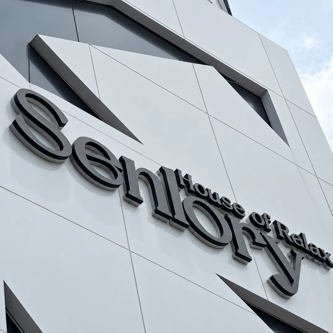 Senlory House Petukangan building
